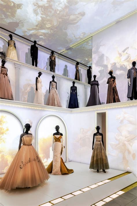 expo dior livre|la galerie dior pdf.